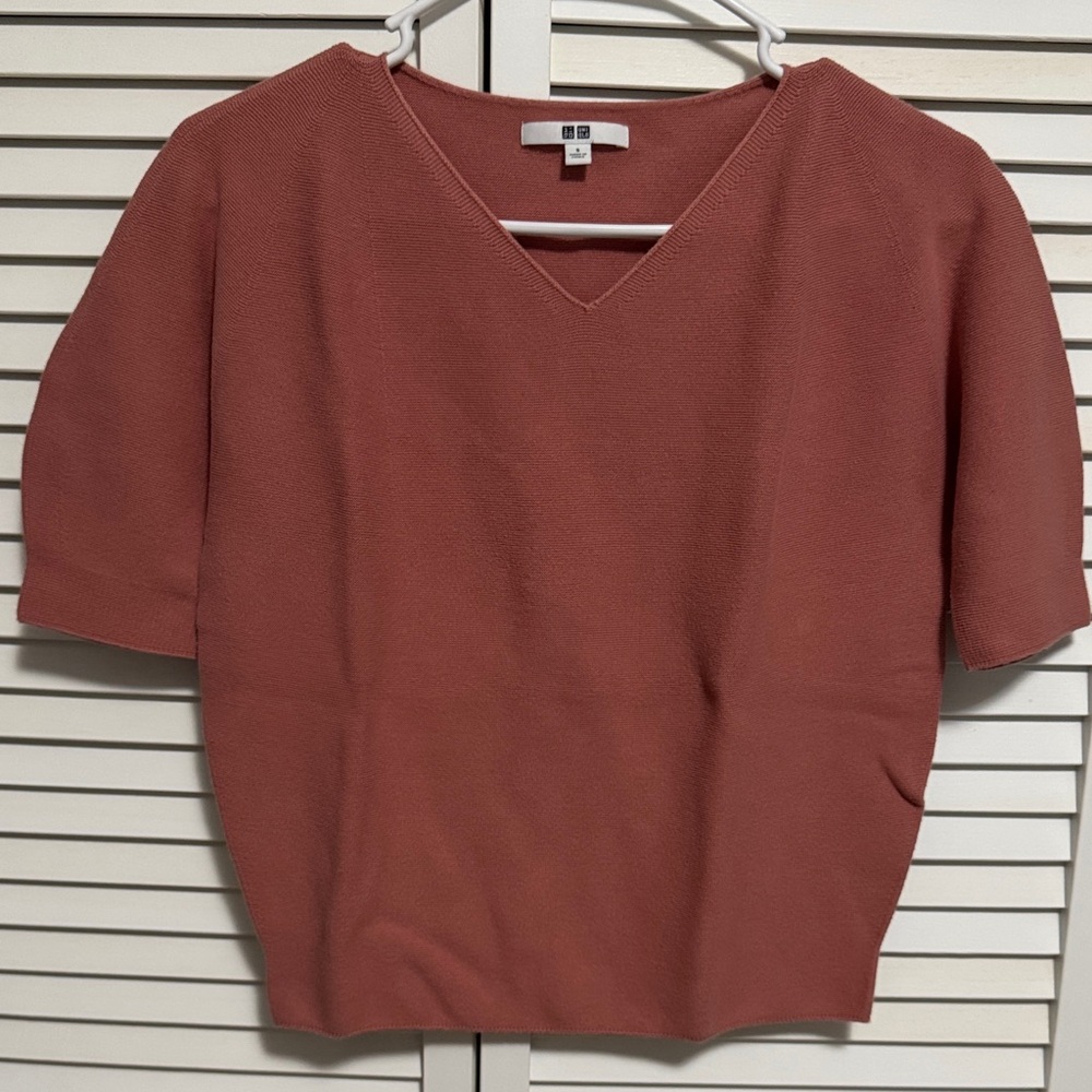 Uniqlo 3D Knit Short Sleeve Sweater Salmon